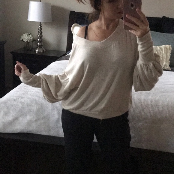 ✨LAST 1 Oatmeal bubble sleeve V neck hacci top - Picture 6 of 8